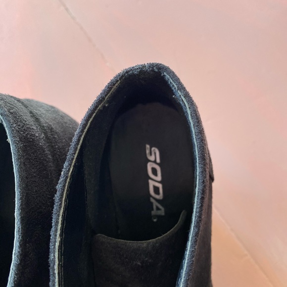 Soda woman’s size 8 wedge booties - Picture 2 of 5